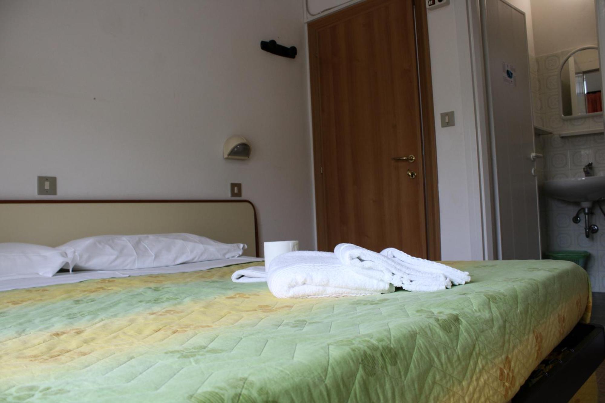 Hotel Gialpina Rimini Extérieur photo